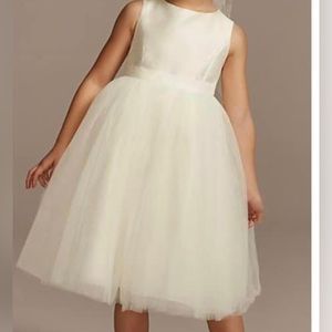 Girls flower girl dress. Bought new from David’s bridal and worn once.